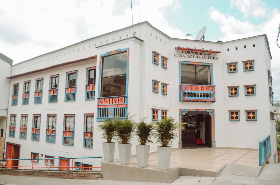 La Casa de la Cultura de Villamaría es uno de los principales puntos de reunión de la programación cultural en este municipio del Área Metropolitana del Centrosur de Caldas. La Casa de la Cultura de Villamaría es uno de los principales puntos de reunión de la programación cultural en este municipio del Área Metropolitana del Centrosur de Caldas.