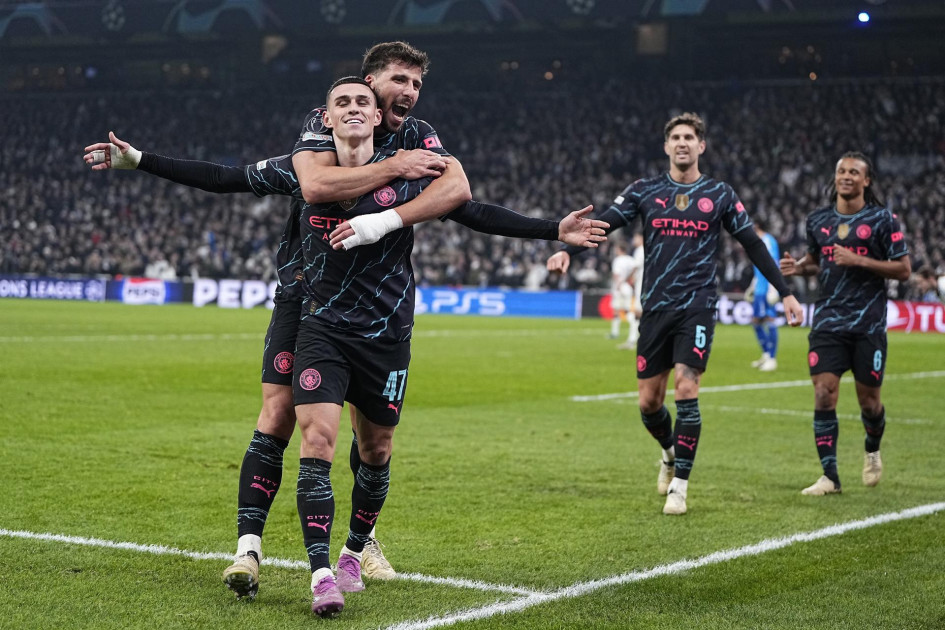 Phil Foden del Manchester City celebra con sus compañeros tras marcar el 1-3 durante el partido de fútbol de ida de octavos de final de la Liga de Campeones de la UEFA entre el FC Copenhague y el Manchester City, en Copenhague, Dinamarca. Phil Foden del Manchester City celebra con sus compañeros tras marcar el 1-3 durante el partido de fútbol de ida de octavos de final de la Liga de Campeones de la UEFA entre el FC Copenhague y el Manchester City, en Copenhague, Dinamarca.