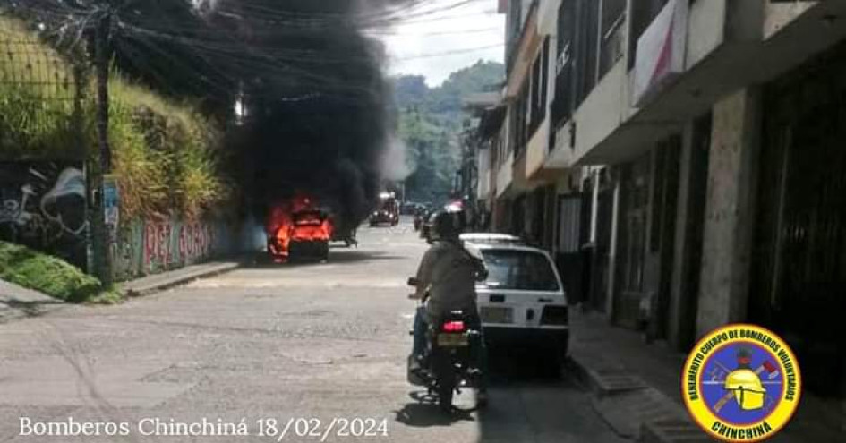 Carrera 8 con calle 16 en Chinchiná donde se incendió un carro. Carrera 8 con calle 16 en Chinchiná donde se incendió un carro.