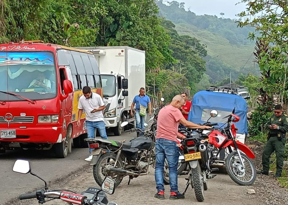 Habitantes de Norcasia y Florencia (Samaná) protestan por las malas condiciones de la vía del Renacimiento. Habitantes de Norcasia y Florencia (Samaná) protestan por las malas condiciones de la vía del Renacimiento.