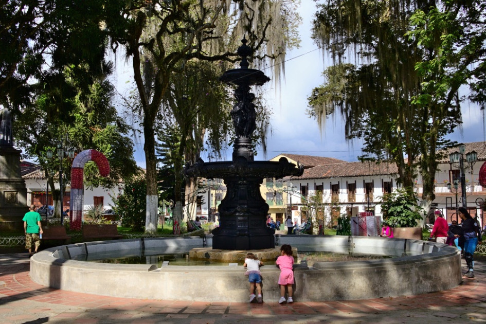Fuente del parque principal de Salamina (Caldas) Fuente del parque principal de Salamina (Caldas)