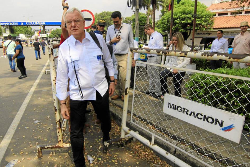 FOTO | EFE | LA PATRIA El director del Servicio de Instrumentos de Política Exterior de la Unión Europea, Peter Wagner, en su visita a las instalaciones de Migración Colombia, en Cúcuta. FOTO | EFE | LA PATRIA El director del Servicio de Instrumentos de Política Exterior de la Unión Europea, Peter Wagner, en su visita a las instalaciones de Migración Colombia, en Cúcuta.
