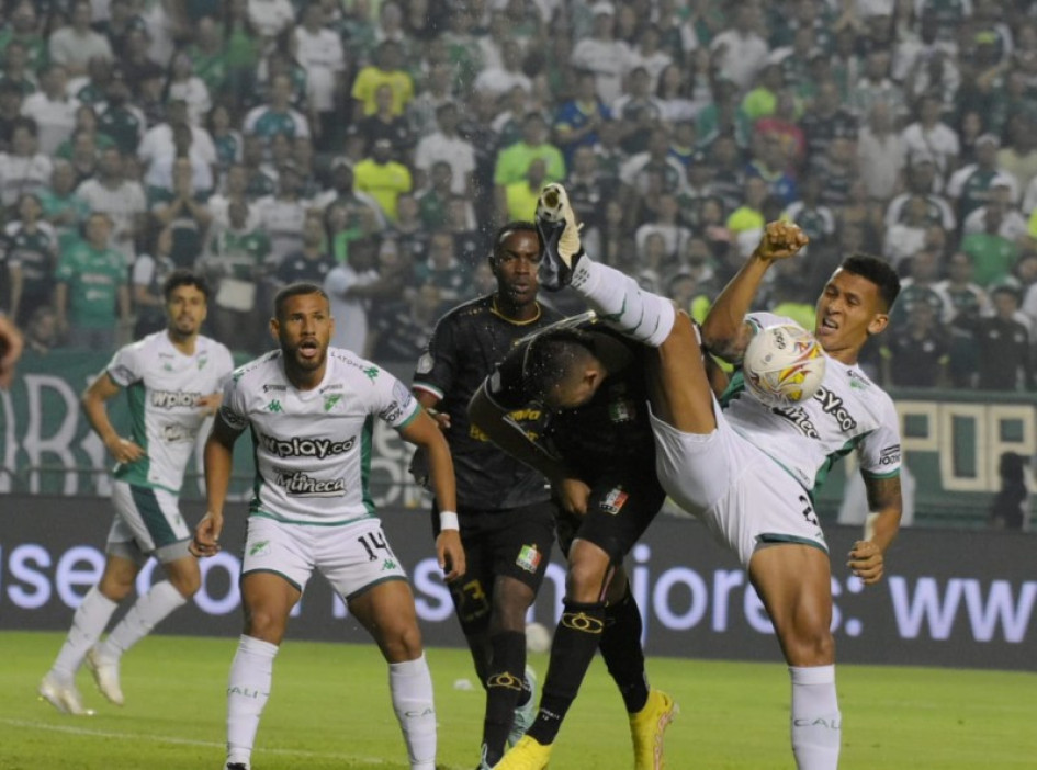 Otro valioso triunfo logró el Once Caldas anoche. Venció 1-0 al Deportivo Cali en el estadio Palmaseca, de Palmira, y volvió al lote de los ocho equipos clasificados para las semifinales. El único gol del partido lo marcó Gustavo Torres. Otro valioso triunfo logró el Once Caldas anoche. Venció 1-0 al Deportivo Cali en el estadio Palmaseca, de Palmira, y volvió al lote de los ocho equipos clasificados para las semifinales. El único gol del partido lo marcó Gustavo Torres.