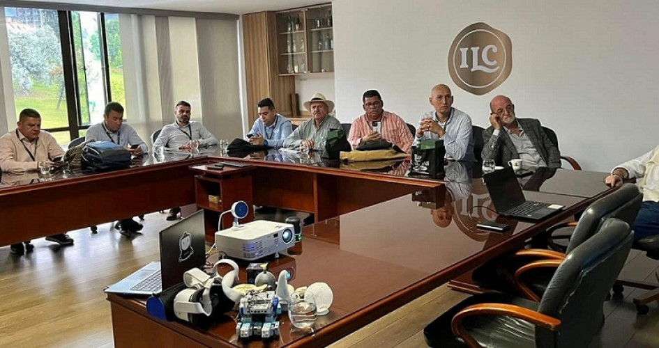 Los alcaldes de Pensilvania, Marulanda, Victoria, Norcasia, Riosucio y Manzanares recorrieron la Industria Licorera de Caldas por invitación del gobernador.