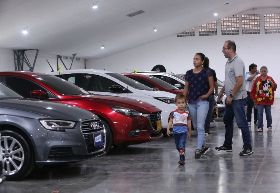 Familias asistieron a la Feria del Usado y disfrutaron la variada oferta. La Feria del Usado