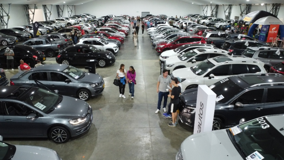 Con 206 vehículos exhibidos, la Feria del Usado abrió sus puertas el sábado 2 de marzo en Expoferias para los interesados en vender y comprar carros que ya tienen rodaje. Este domingo es el último día y la puede visitar de 10:00 a.m. a 7:00 p.m. Familias entrevistadas destacaron el catálogo exhibido y los precios que se ajustan a sus presupuestos. Con 206 vehículos exhibidos, la Feria del Usado abrió sus puertas el sábado 2 de marzo en Expoferias para los interesados en vender y comprar carros que ya tienen rodaje. Este domingo es el último día y la puede visitar de 10:00 a.m. a 7:00 p.m. Familias entrevistadas destacaron el catálogo exhibido y los precios que se ajustan a sus presupuestos.