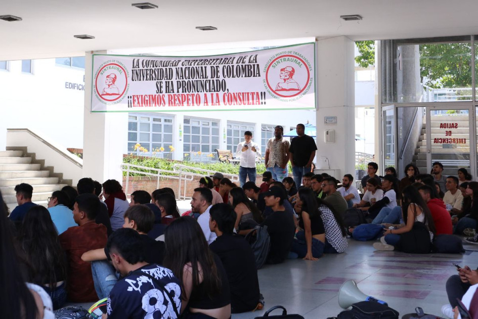 Estudiantes de la sede Manizales se reunieron en el campus Palogrande para llevar a cabo una asamblea. Estudiantes de la sede Manizales se reunieron en el campus Palogrande para llevar a cabo una asamblea.
