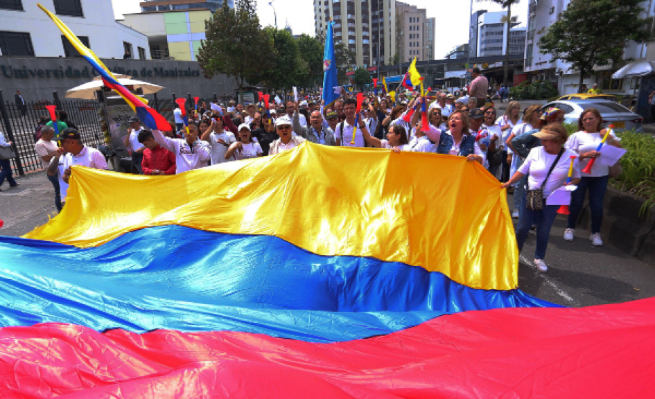 Ayer la oposición se movilizó en contra de las políticas públicas del actual gobierno. La reforma a la salud, la seguridad y la economía fueron algunos de los aspectos claves por los que marcharon los manifestantes. Arrancó en El Cable y terminó en un plantón en la Plaza Simón Bolívar. Ayer la oposición se movilizó en contra de las políticas públicas del actual gobierno. La reforma a la salud, la seguridad y la economía fueron algunos de los aspectos claves por los que marcharon los manifestantes. Arrancó en El Cable y terminó en un plantón en la Plaza Simón Bolívar.