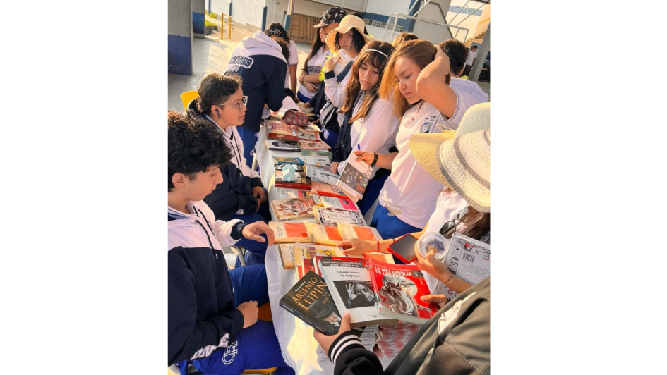 Los estudiantes tuvieron acceso al préstamo de libros para realizar la actividad. Los estudiantes tuvieron acceso al préstamo de libros para realizar la actividad.