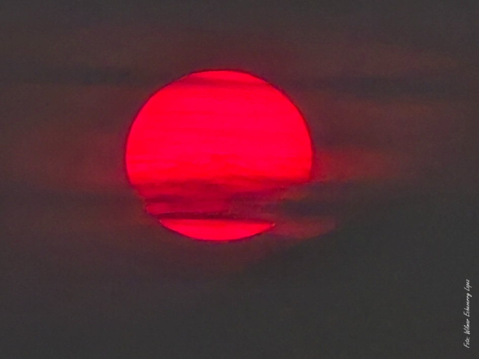 Esta reacción a fenómenos naturales se puede observar al amanecer o al atardecer. Esta reacción a fenómenos naturales se puede observar al amanecer o al atardecer.
