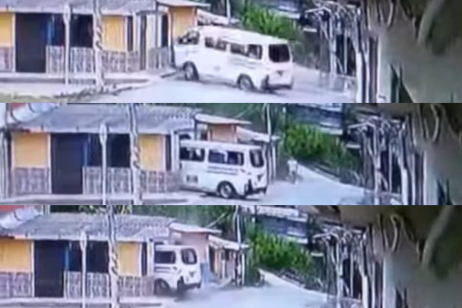 Momento del choque del microbús contra la casa en Riosucio. Momento del choque del microbús contra la casa en Riosucio.