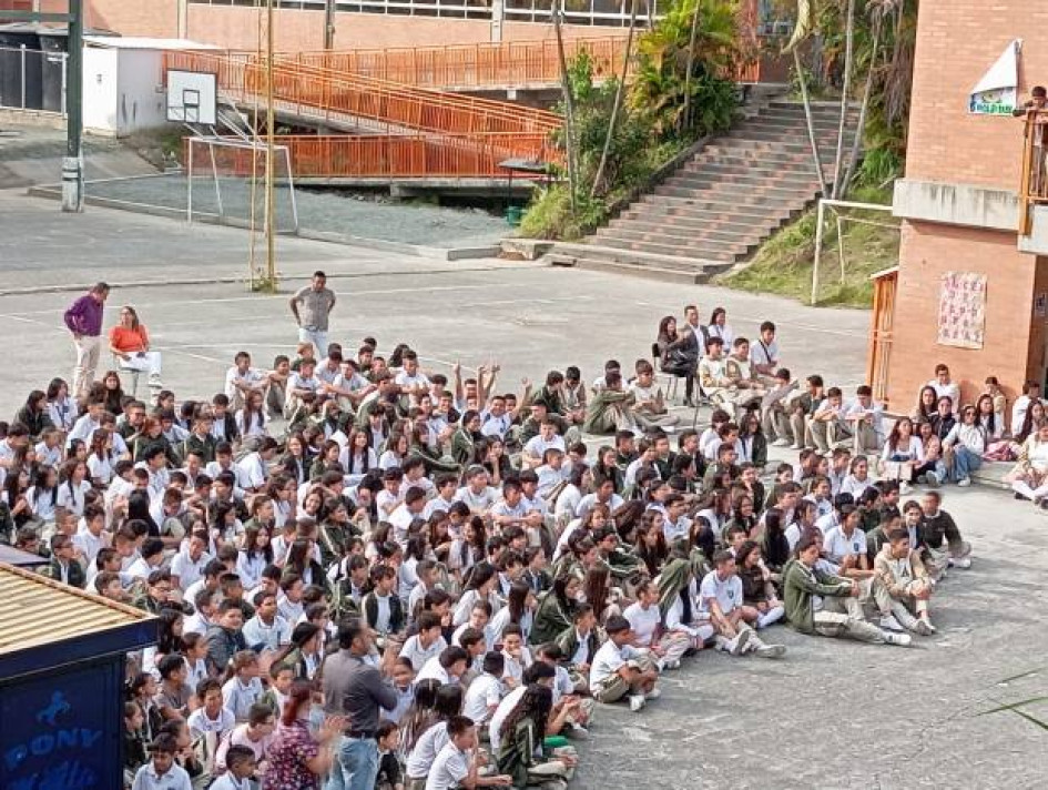 Foto I Prensa Escuela Los estudiantes del Jaime Duque, de Villamaría, le pusieron entusiasmo a la jornada democrática. El colegio invitó a autoridades para hablar sobre la importancia de los procesos electorales. Foto I Prensa Escuela Los estudiantes del Jaime Duque, de Villamaría, le pusieron entusiasmo a la jornada democrática. El colegio invitó a autoridades para hablar sobre la importancia de los procesos electorales.