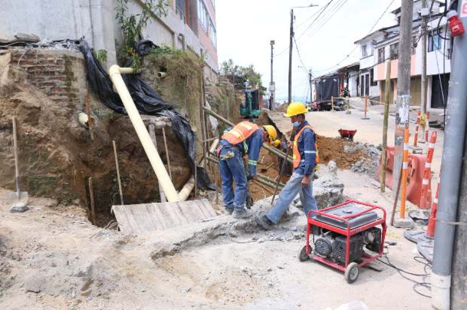 La Alcaldía invertirá $9 mil 360 millones. Incluye el colegio Siete de Agosto, que completa ocho años sin un proyecto prometido. Entre tanto, comenzó la construcción del muro de cerramiento de la sede A de la Institución Educativa Villa del Pilar. La Alcaldía invertirá $9 mil 360 millones. Incluye el colegio Siete de Agosto, que completa ocho años sin un proyecto prometido. Entre tanto, comenzó la construcción del muro de cerramiento de la sede A de la Institución Educativa Villa del Pilar.