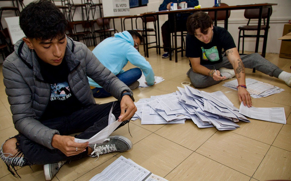 El conteo de la votación del referéndum continuaba anoche en Ecuador.