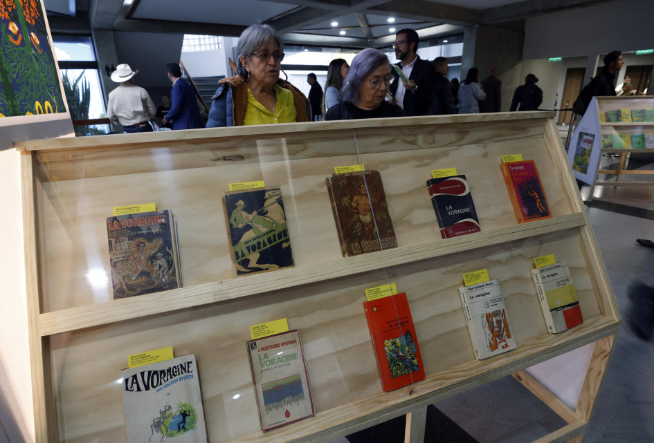 La exposición 'El árbol que devoró un mundo: los rumbos del caucho en La vorágine', en la Feria Internacional del Libro de Bogotá, está dedicada a la obra de José Eustasio Rivera, que este 2024 cumple 100 años de su publicación. La exposición 'El árbol que devoró un mundo: los rumbos del caucho en La vorágine', en la Feria Internacional del Libro de Bogotá, está dedicada a la obra de José Eustasio Rivera, que este 2024 cumple 100 años de su publicación.
