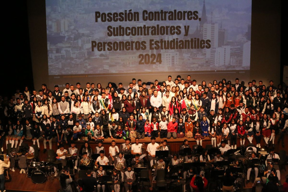 El evento de posesión se realizó en el Teatro Los Fundadores. El evento de posesión se realizó en el Teatro Los Fundadores.