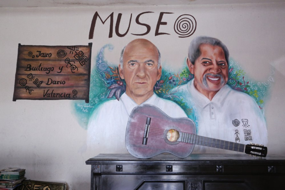 Mural ubicado en la entrada del museo con las caras de Jairo Buitrago y Darío Valencia Mural ubicado en la entrada del museo con las caras de Jairo Buitrago y Darío Valencia
