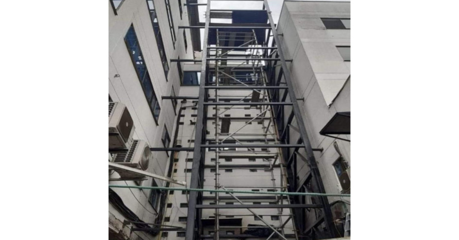 Así lucía el ascensor de la Clínica Ospedale cuando comenzó su estructuración. Así lucía el ascensor de la Clínica Ospedale cuando comenzó su estructuración.