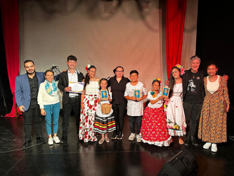 Los finalistas en el concurso infantil y juvenil de la canción. Los finalistas en el concurso infantil y juvenil de la canción.