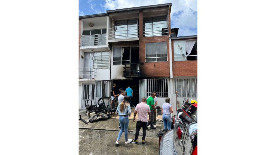La vivienda incendiada está ubicada en la carrera 8 C con calle 41. La vivienda incendiada está ubicada en la carrera 8 C con calle 41.