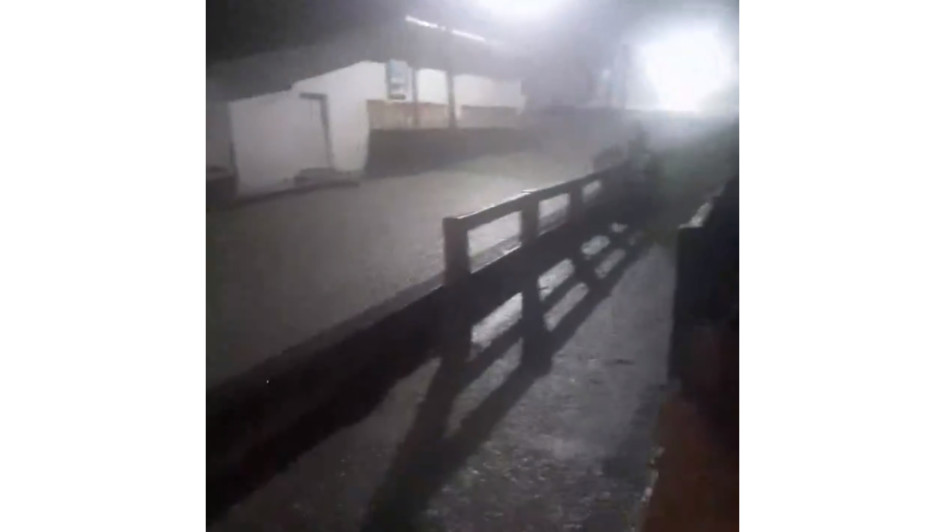 Aparte de las 10 viviendas, el aguacero inundó el hospital y la Casa de la Justicia de Supía (Caldas). Aparte de las 10 viviendas, el aguacero inundó el hospital y la Casa de la Justicia de Supía (Caldas).