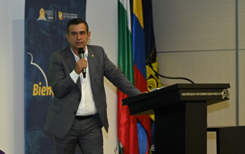 Julio Enrique Guevara Jaramillo, director del Invías en Caldas, participó este miércoles (horas antes de ser capturado) en un conversatorio sobre la futura concesión de las vías del Eje Cafetero. Julio Enrique Guevara Jaramillo, director del Invías en Caldas, participó este miércoles (horas antes de ser capturado) en un conversatorio sobre la futura concesión de las vías del Eje Cafetero.
