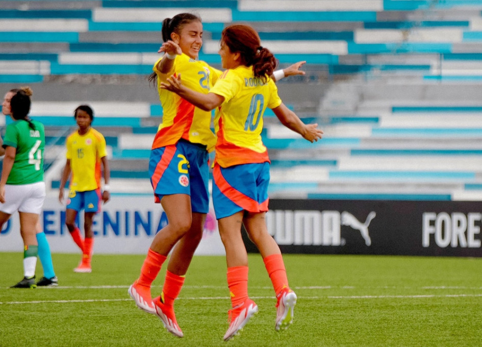 Karla Viancha (i) y Gabriela Rodríguez, autoras de los goles de la Selección Colombia Femenina Sub-20 ante Bolivia. Cada una marcó dos goles. Karla Viancha (i) y Gabriela Rodríguez, autoras de los goles de la Selección Colombia Femenina Sub-20 ante Bolivia. Cada una marcó dos goles.