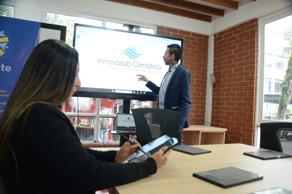 La Universidad de Caldas inauguró el laboratorio de Cambio Climático e Innovación Social. La Universidad de Caldas inauguró el laboratorio de Cambio Climático e Innovación Social.