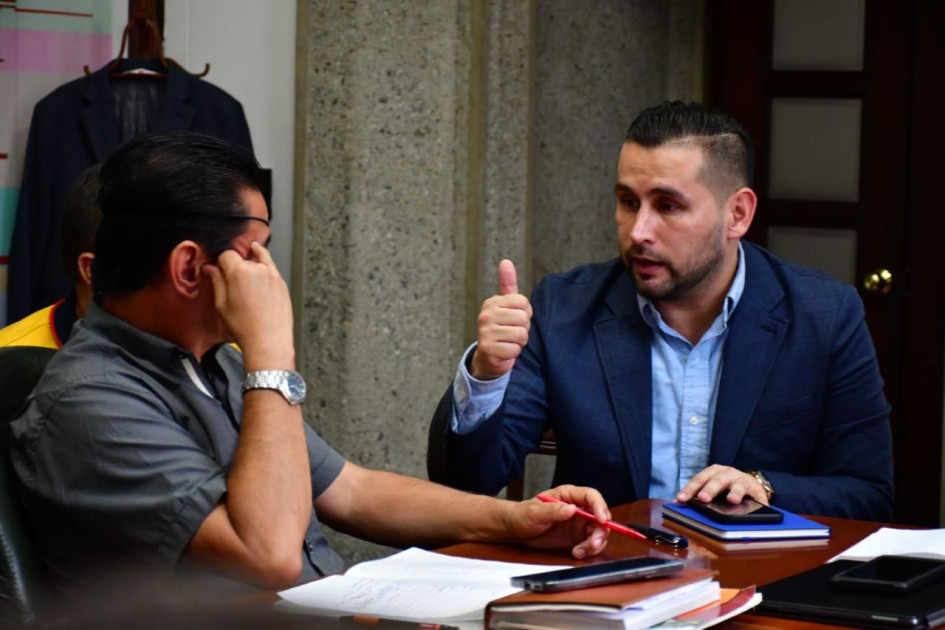 Luis Herney Vargas, secretario de Educación de Caldas, reunido con el presidente del sindicato Educal, Juan Carlos Martínez. Luis Herney Vargas, secretario de Educación de Caldas, reunido con el presidente del sindicato Educal, Juan Carlos Martínez.