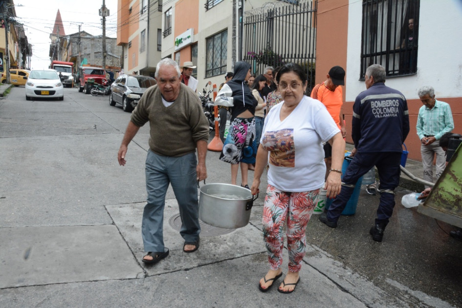 Las constantes faltas del servicio de agua en Villamaría han hecho que sus habitantes tengan que recoger el líquido a través de carros tanque. Las constantes faltas del servicio de agua en Villamaría han hecho que sus habitantes tengan que recoger el líquido a través de carros tanque.