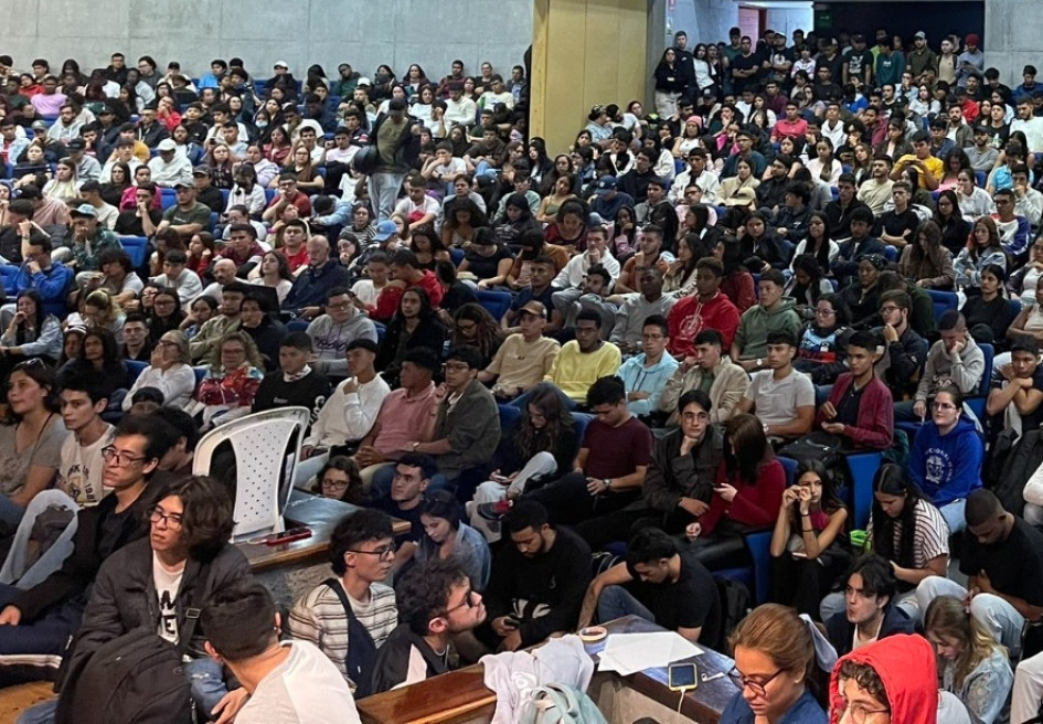 Los estudiantes tuvieron una asamblea en donde se discutió la situación de la Universidad Nacional y las medidas tomadas. Los estudiantes tuvieron una asamblea en donde se discutió la situación de la Universidad Nacional y las medidas tomadas.