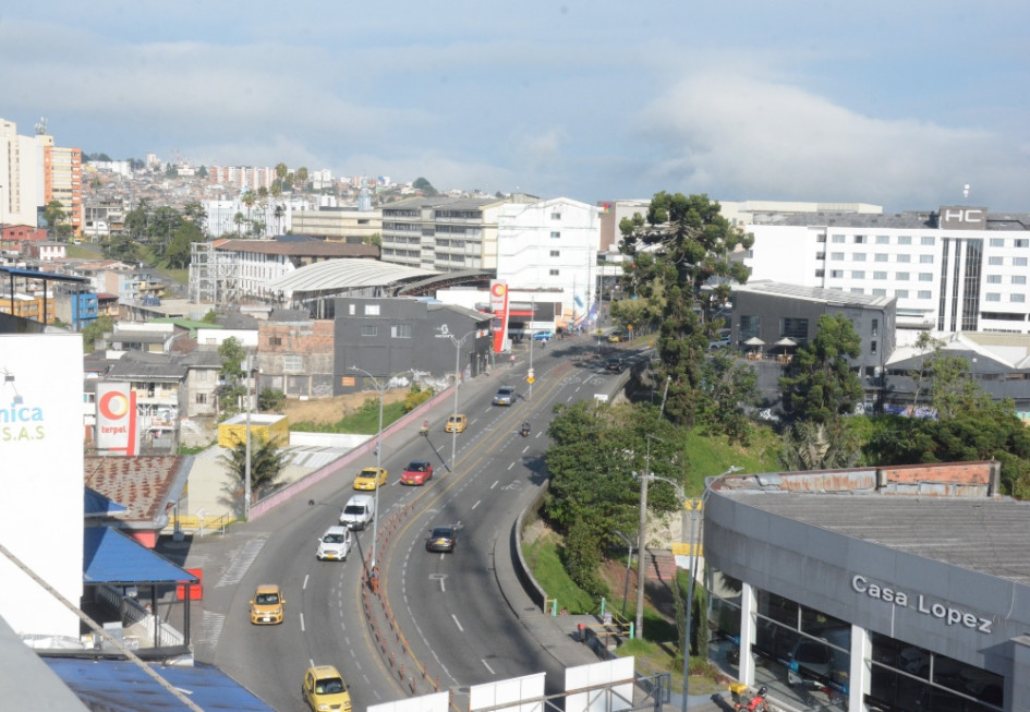 Avenida Santander de Manizales, con vista al centro de la ciudad. Avenida Santander de Manizales, con vista al centro de la ciudad.