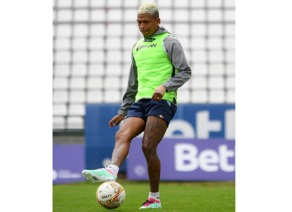 El ecuatoriano Billy Arce, titular hoy con el Once Caldas ante el Independiente Santa Fe. Once Caldas