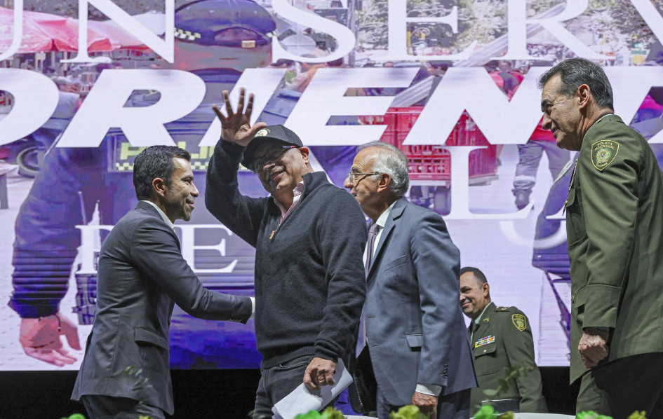 Foto | EFE | LA PATRIA Petro estuvo acompañado por el ministro de Justicia, Iván Velásquez. Foto | EFE | LA PATRIA Petro estuvo acompañado por el ministro de Justicia, Iván Velásquez.