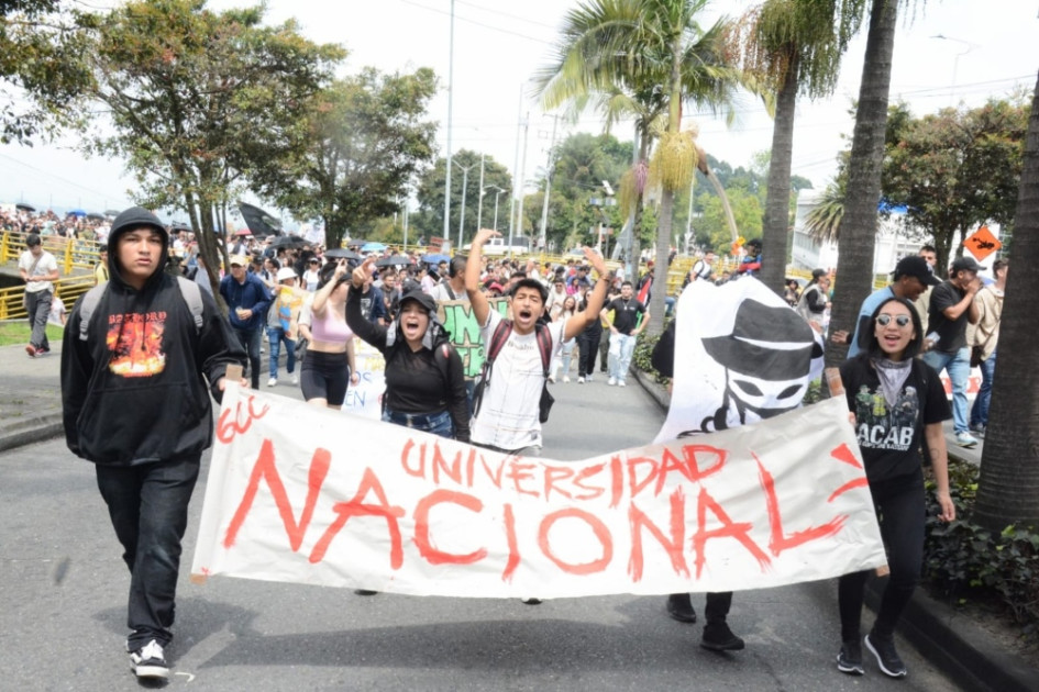 Marcha de los estudiantes de la U. Nacional en su ascenso por la avenida Lindsay. Marcha de los estudiantes de la U. Nacional en su ascenso por la avenida Lindsay.