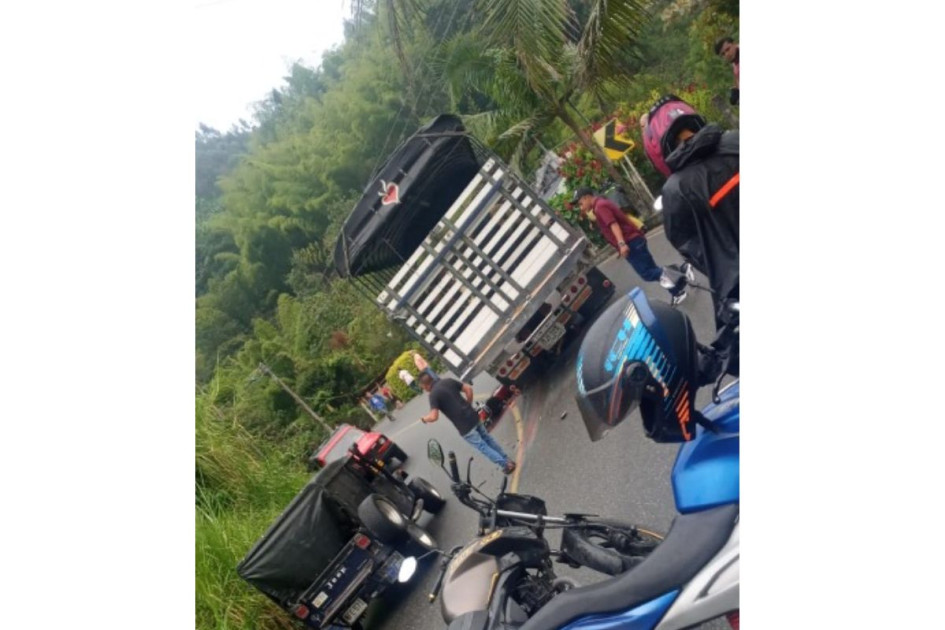 El accidente ocurrió en el sector de Maracas, en la vía Manizales-Neira.