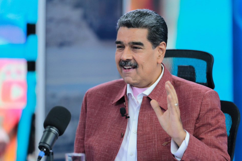 El presidente venezolano Nicolás Maduro afirmó en su programa semanal de televisión 'Con Maduro +' que, de ganar las elecciones, convocará "al más grande diálogo" en el país. El presidente venezolano Nicolás Maduro afirmó en su programa semanal de televisión 'Con Maduro +' que, de ganar las elecciones, convocará "al más grande diálogo" en el país.