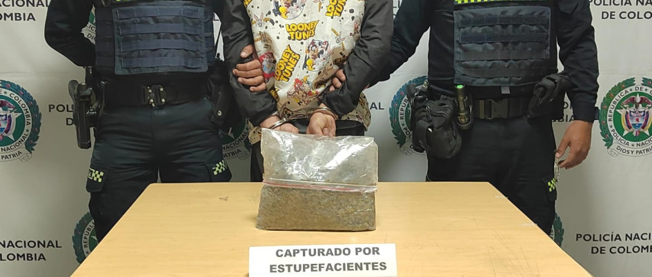 El joven de 18 años fue capturado con 500 gramos de marihuana. El joven de 18 años fue capturado con 500 gramos de marihuana.