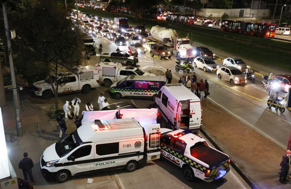 Zona en Bogotá donde asesinaron a director de la cárcel La Modelo Agentes del Cuerpo Técnico de Investigación (C.T.I) de la Fiscalía investigan la zona donde el director de la cárcel La Modelo de Bogotá, el coronel retirado de la Policía Élmer Fernández, fue asesinado este jueves por sicarios cuando se movilizaba en un vehículo oficial.