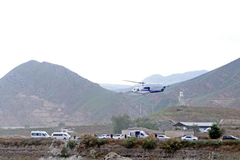 El helicóptero que transportaba al presidente de Irán, Ebrahim Raisí, visto ayer en el momento del despegue cerca de la frontera entre Irán y Azerbaiyán. El helicóptero que transportaba al presidente de Irán, Ebrahim Raisí, visto ayer en el momento del despegue cerca de la frontera entre Irán y Azerbaiyán.