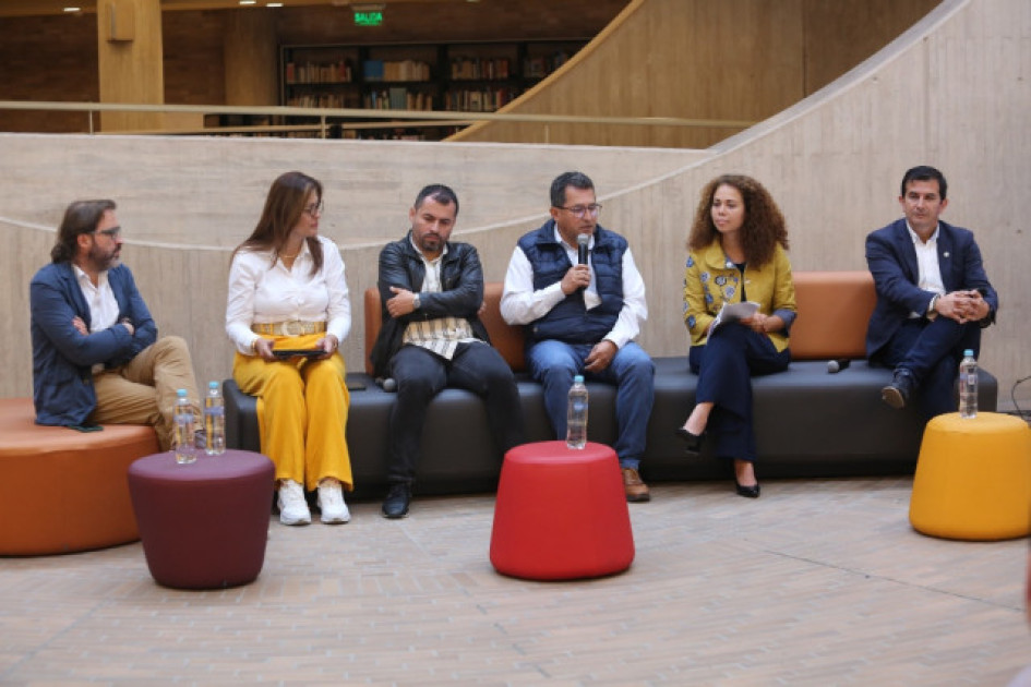 La ministra de Ciencia, Tecnología e Innovación, Yesenia Olaya Requene, lideró ayer en la Universidad de Caldas el conversatorio Inteligencia Artificial, beneficios y desafíos para las ciencias y los saberes. La ministra de Ciencia, Tecnología e Innovación, Yesenia Olaya Requene, lideró ayer en la Universidad de Caldas el conversatorio Inteligencia Artificial, beneficios y desafíos para las ciencias y los saberes.