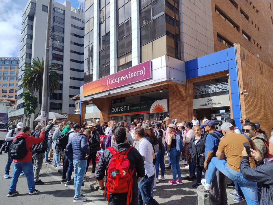 Una delegación de docentes de Caldas se tomó la Fiduprevisora en Bogotá para exigir soluciones en salud. Una delegación de docentes de Caldas se tomó la Fiduprevisora en Bogotá para exigir soluciones en salud.