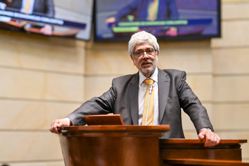 El ministro de Comercio, Industria y Turismo, Germán Umaña Mendoza, habló con LA PATRIA sobre la intención de equilibrar el comercio con Estados Unidos, los proyectos de ley cruciales para su cartera y dio un parte de tranquilidad por la continuidad del TLC con Israel, pese a la ruptura diplomática. El ministro de Comercio, Industria y Turismo, Germán Umaña Mendoza, habló con LA PATRIA sobre la intención de equilibrar el comercio con Estados Unidos, los proyectos de ley cruciales para su cartera y dio un parte de tranquilidad por la continuidad del TLC con Israel, pese a la ruptura diplomática.