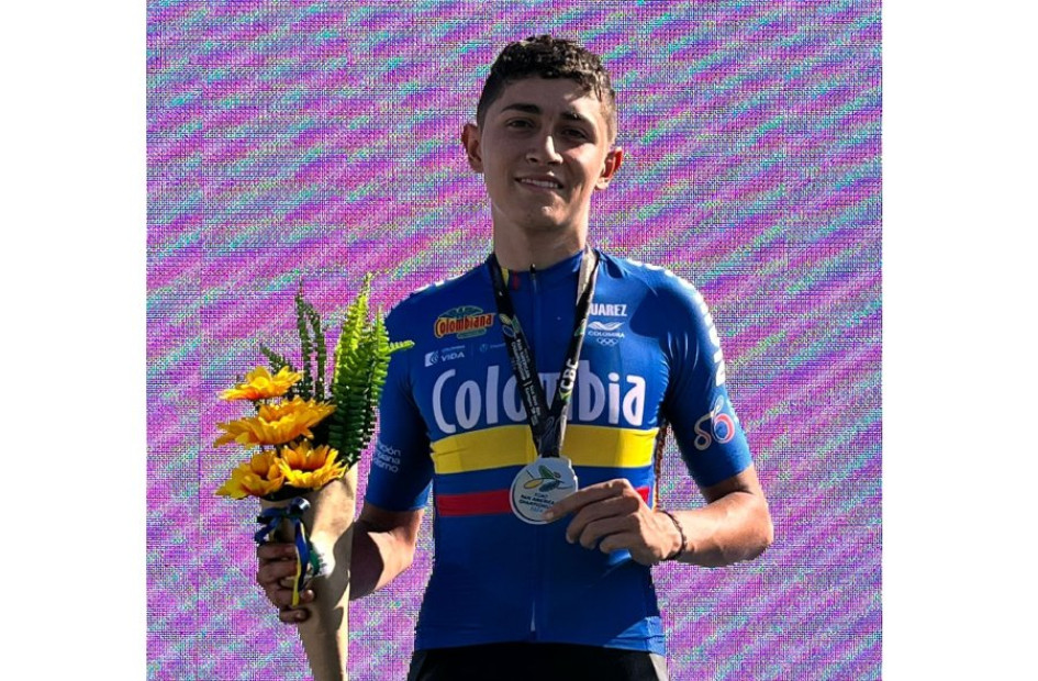 Juan David Restrepo Juan David Restrepo en el podio del Campeonato Panamericano en Brasil.