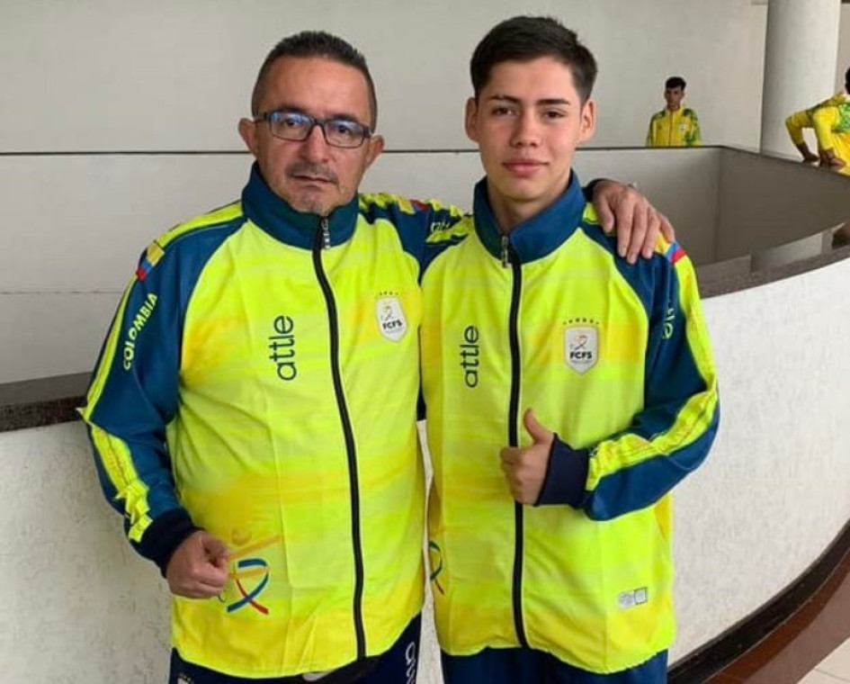Los caldenses James López (izquierda), asistente técnico de la Selección Colombia de Microfútbol, y Nicolás Rico, jugador, participan en el Mundial de esta disciplina en Paraguay. Los caldenses James López (izquierda), asistente técnico de la Selección Colombia de Microfútbol, y Nicolás Rico, jugador, participan en el Mundial de esta disciplina en Paraguay.