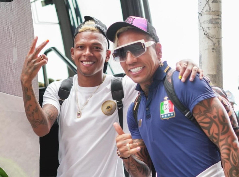 Billy Arce y Dayro Moreno, minutos antes de viajar a Ibagué, para el partido de mañana con el Deportes Tolima. Once Caldas