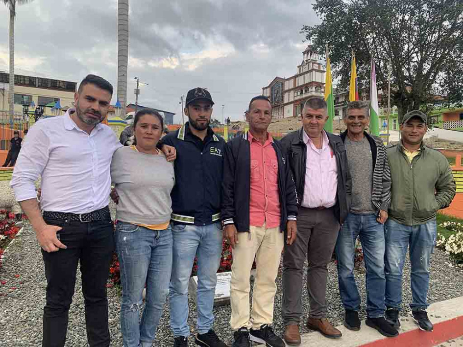 Se integraron con los artistas y caminantes Foto|Cortesía|LA PATRIA Se integraron con los artistas y caminantes Foto|Cortesía|LA PATRIA