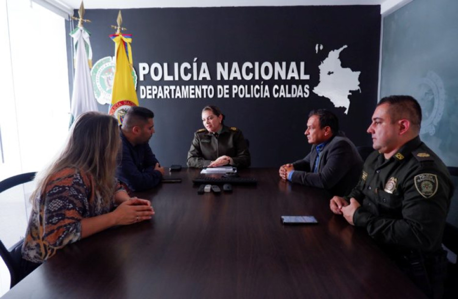 Las autoridades locales y departamentales se reunieron para discutir las medidas de seguridad. Las autoridades locales y departamentales se reunieron para discutir las medidas de seguridad.