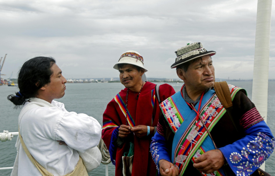 El indígena Kogui Luis Nuivita (i); el representante legal de la nación Qhara Qhara de Bolivia ante la Comisión Interamericana de Derechos Humanos (CIDH), tata Samuel Flores Cruz (c), y el representante de la nación Qhara Qhara, Zenobio Fernández, en el acto de declaración como Área arqueológica protegida la zona donde se encuentra el galeón San José. El indígena Kogui Luis Nuivita (i); el representante legal de la nación Qhara Qhara de Bolivia ante la Comisión Interamericana de Derechos Humanos (CIDH), tata Samuel Flores Cruz (c), y el representante de la nación Qhara Qhara, Zenobio Fernández, en el acto de declaración como Área arqueológica protegida la zona donde se encuentra el galeón San José.