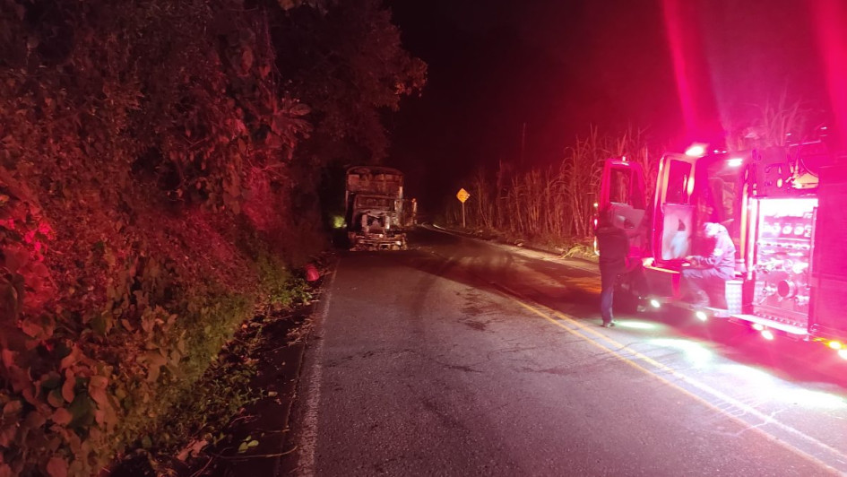 El camión que se incendió en la antigua vía a Chinchiná. El camión que se incendió en la antigua vía a Chinchiná.